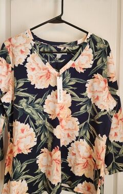 Chico's Navy Tropical Floral V-Neck Top (L) NWT